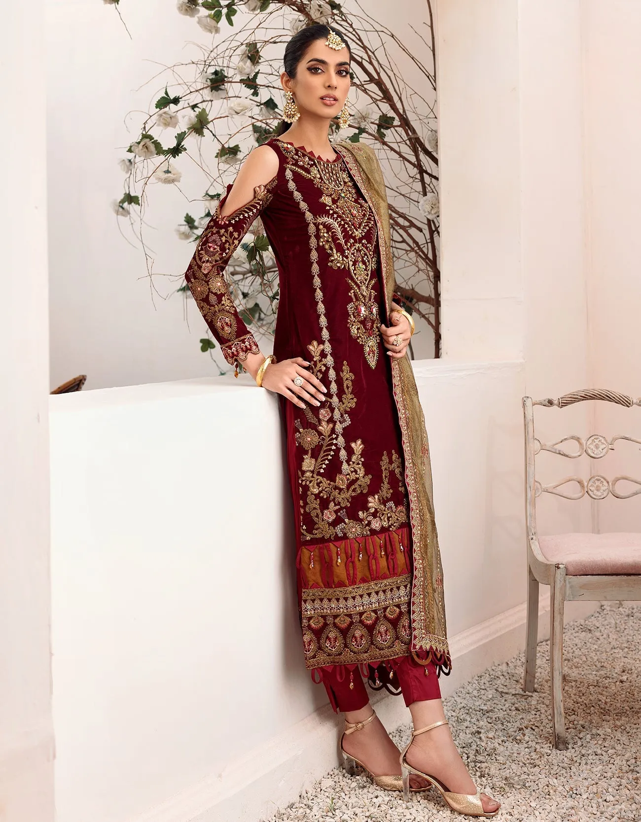 MK-308 | Emaan Adeel Makhmal Collection 2022 | Unstitched & Stitched Embroidered  Valvet Suits