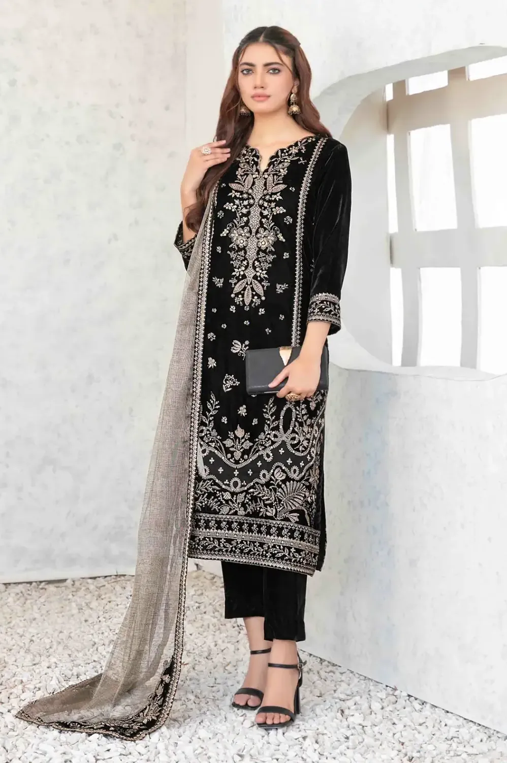 Tawakkal Fabrics Embroidered Velvet Suits Unstitched 3 Piece D-4041 - Festive Collection