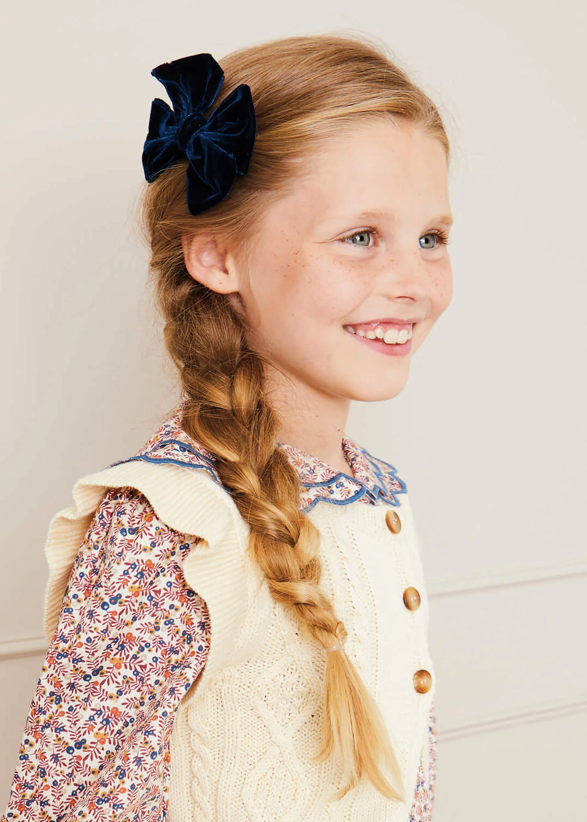 Velvet Big-Bow Clip in Navy